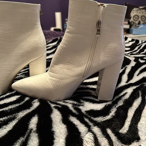 👠👠 WHITE ANKLE BOOTS - Picture 5 of 11
